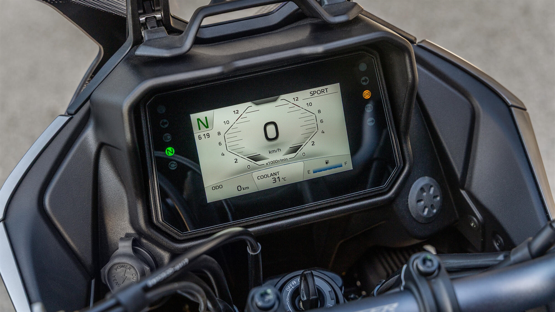 2025-Yamaha-MT07TRGT-EU-NA-Detail-007-03