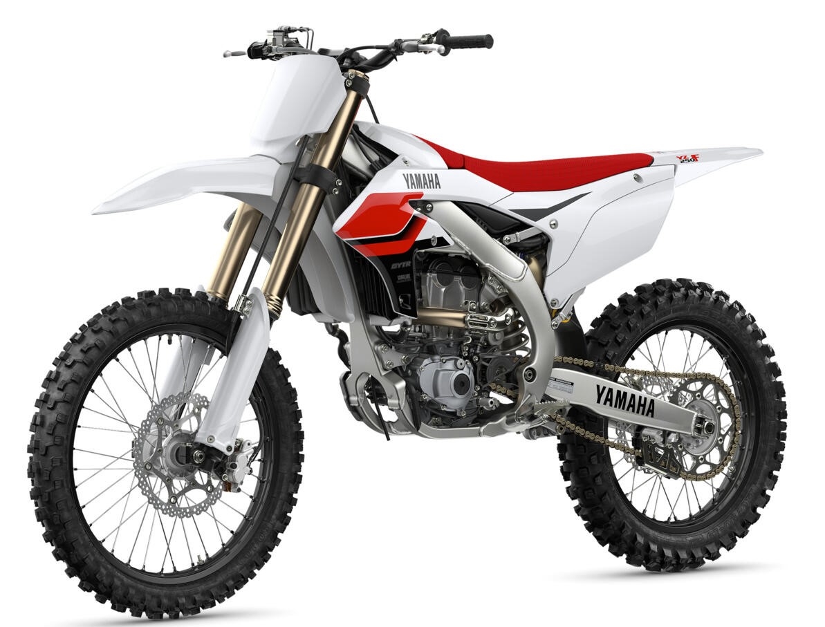 2026-Yamaha-YZ250FSV-EU-Anniversary_White-Studio-007-03