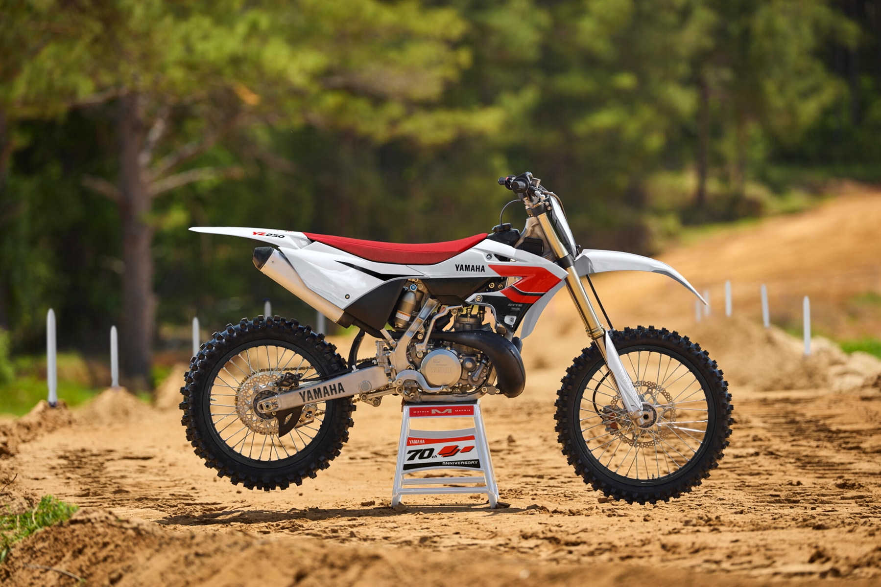 2026-Yamaha-YZ250LCSV-EU-NA-Detail-001-03
