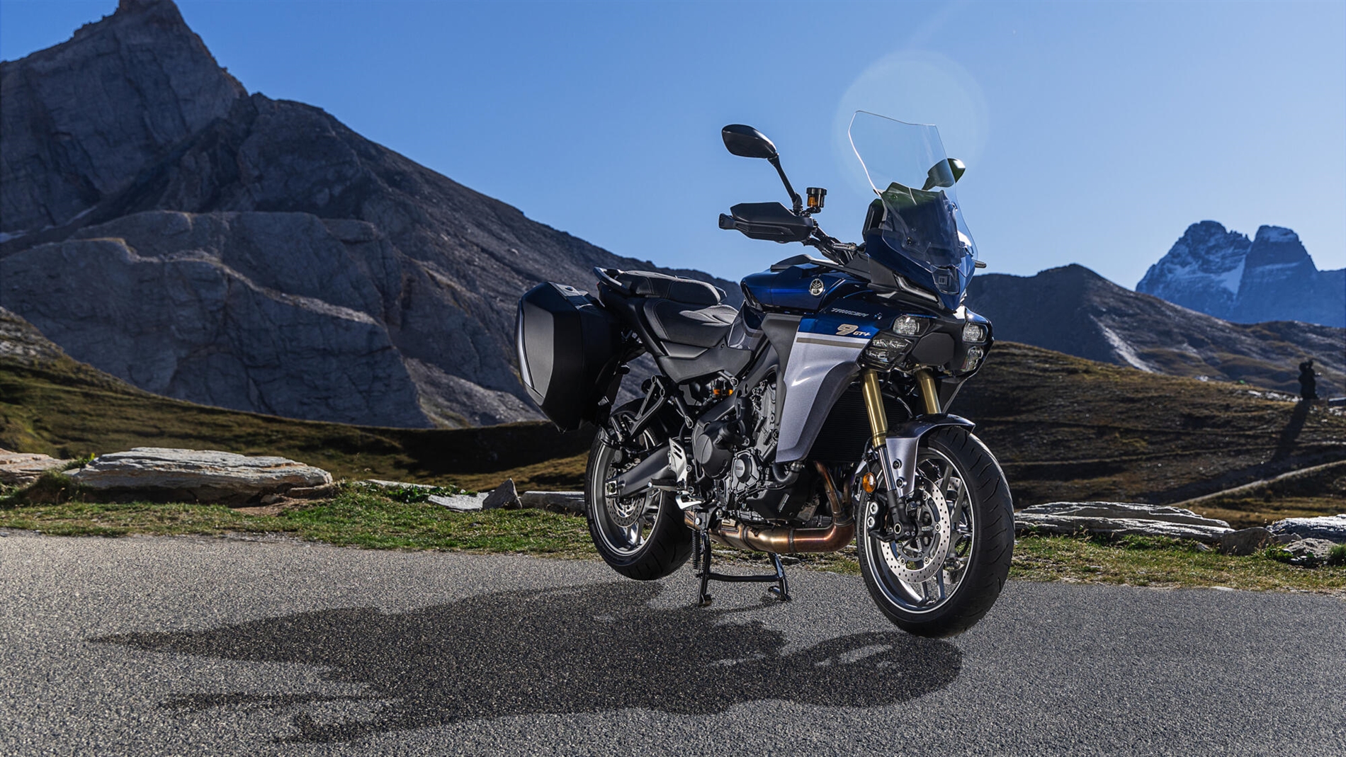 2025-Yamaha-MT09ATRDXCS-EU-Cobalt_Blue-Static-002-03