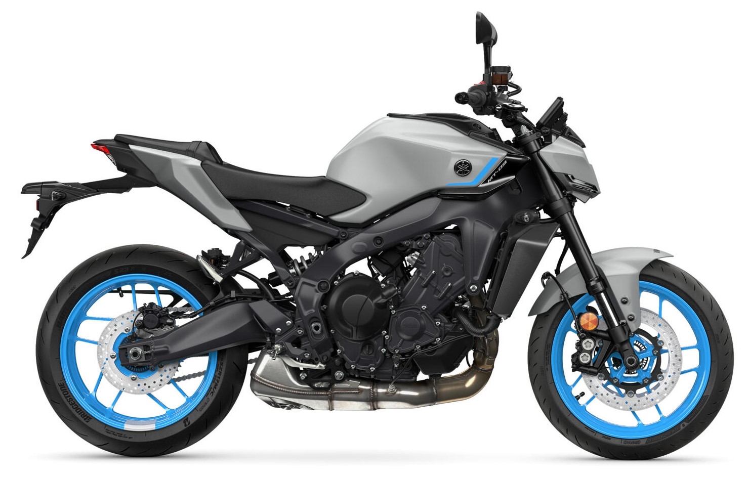 2025-Yamaha-MT09A-35-EU-Ice_Storm-Studio-002-03