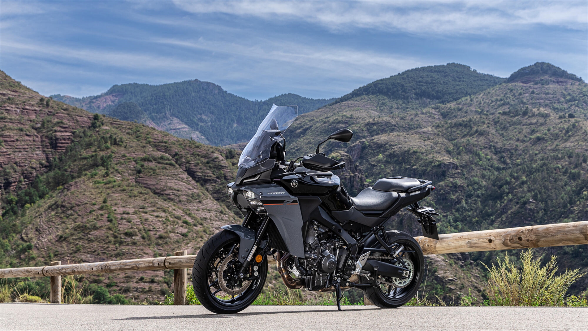 2025-Yamaha-MT09ATR-EU-Midnight_Black-Static-001-03