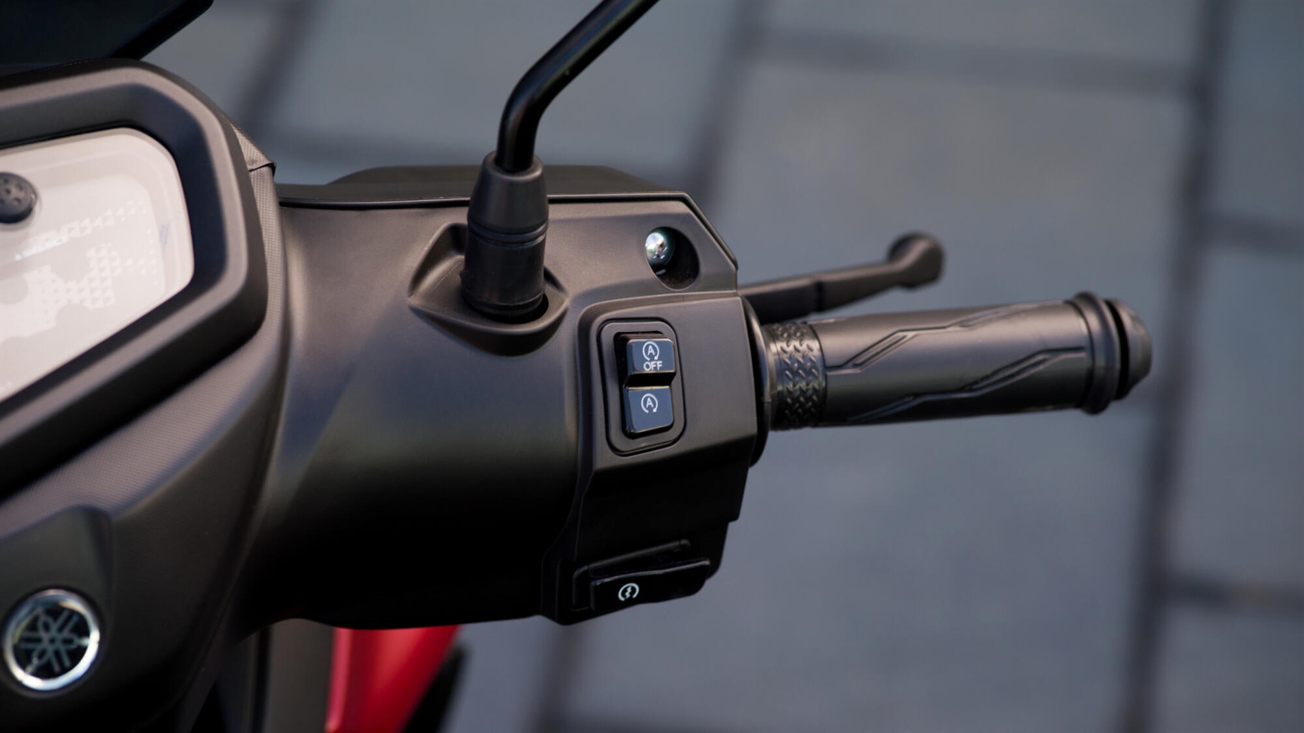 2024-Yamaha-LCG125-EU-Detail-003-03